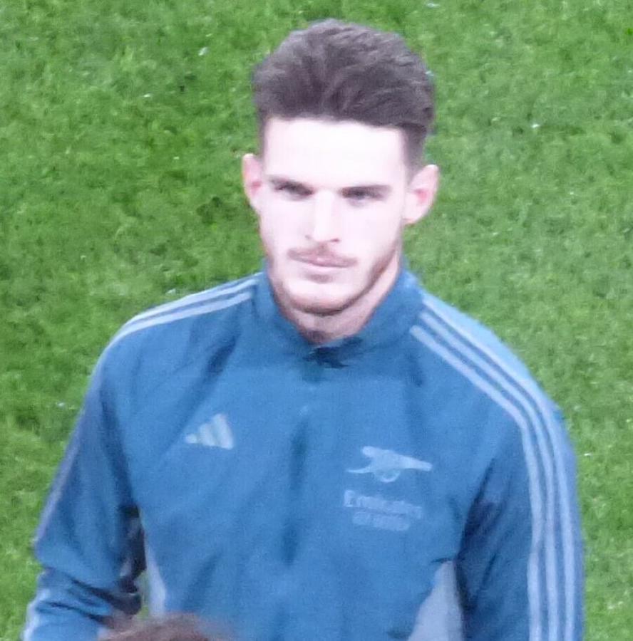 赖斯持球推进能力解析:英超最强中场推进引擎的进化之路